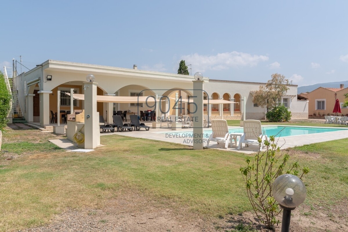 Prestige-Immobilie mit Gästehaus und weitläufigem Grundstück im Süden Sardiniens