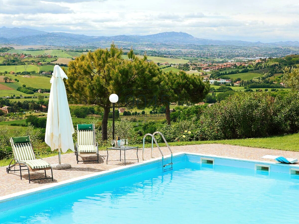 Panoramavilla mit Pool, Spa und 12 Hektar Privatland in Gradara - Marken