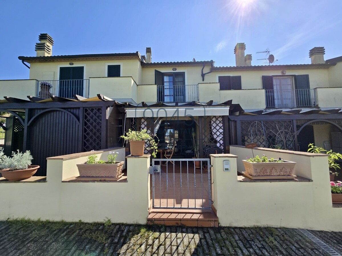 Charmantes Reihenhaus mit toskanischem Lebensgefühl mit Meerblick in Guardistallo