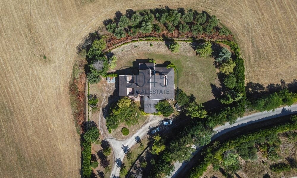 Elegante Villa mit Meerblick in der bezaubernden Hügellandschaft der Marken