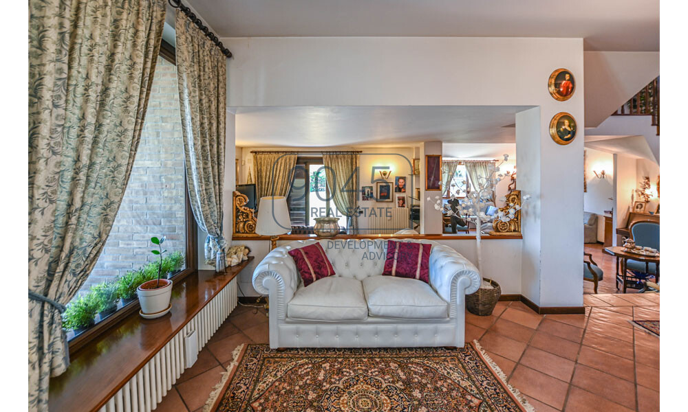 Elegante Villa mit Meerblick in der bezaubernden Hügellandschaft der Marken