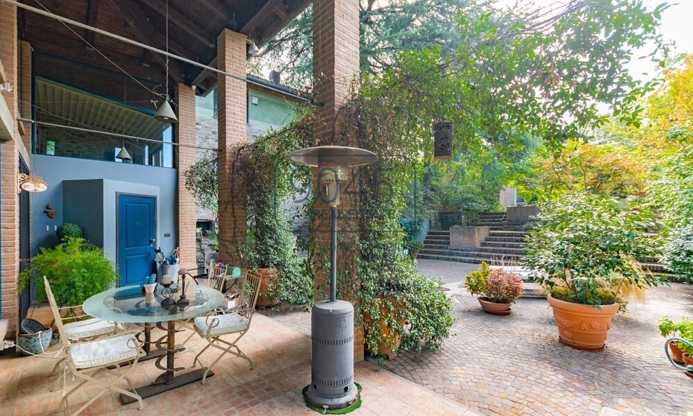 Moderne Villa mit Panoramablick in Castel San Pietro Terme – Emilia-Romagna