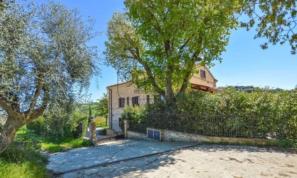 Elegantes Landhaus mit Pool und Meerblick bei Lapedona – Marken