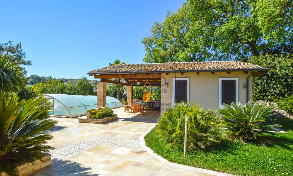 Elegantes Landhaus mit Pool und Meerblick bei Lapedona – Marken