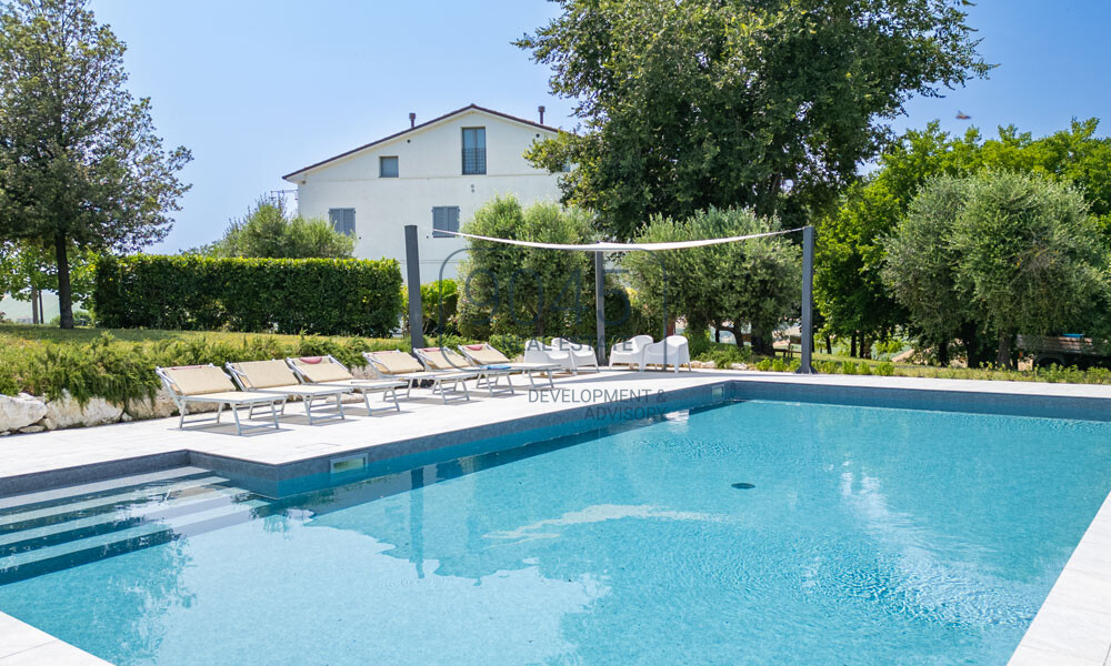 Charmantes Landhaus mit 4 Apartments und Panoramablick in Belvedere Ostrense – Marken