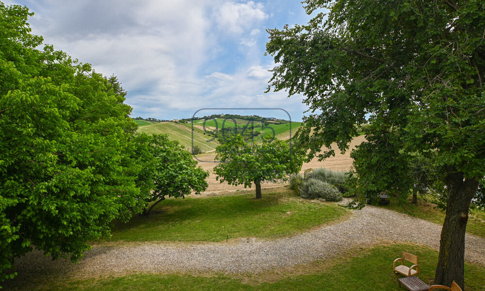 Charmantes Landhaus mit 4 Apartments und Panoramablick in Belvedere Ostrense – Marken