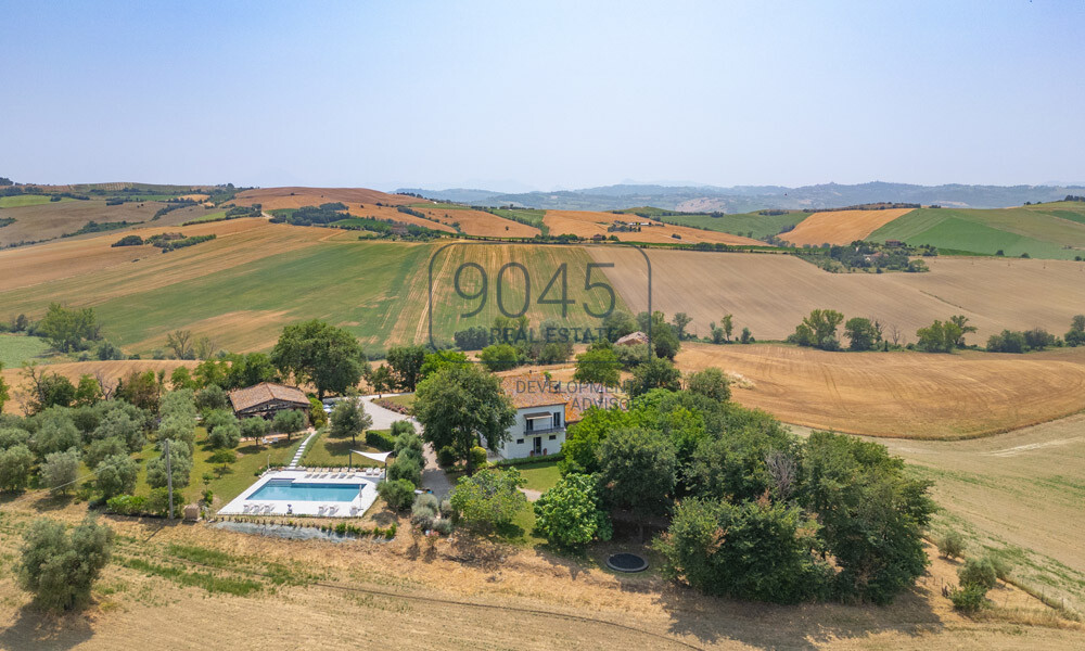 Charmantes Landhaus mit 4 Apartments und Panoramablick in Belvedere Ostrense – Marken