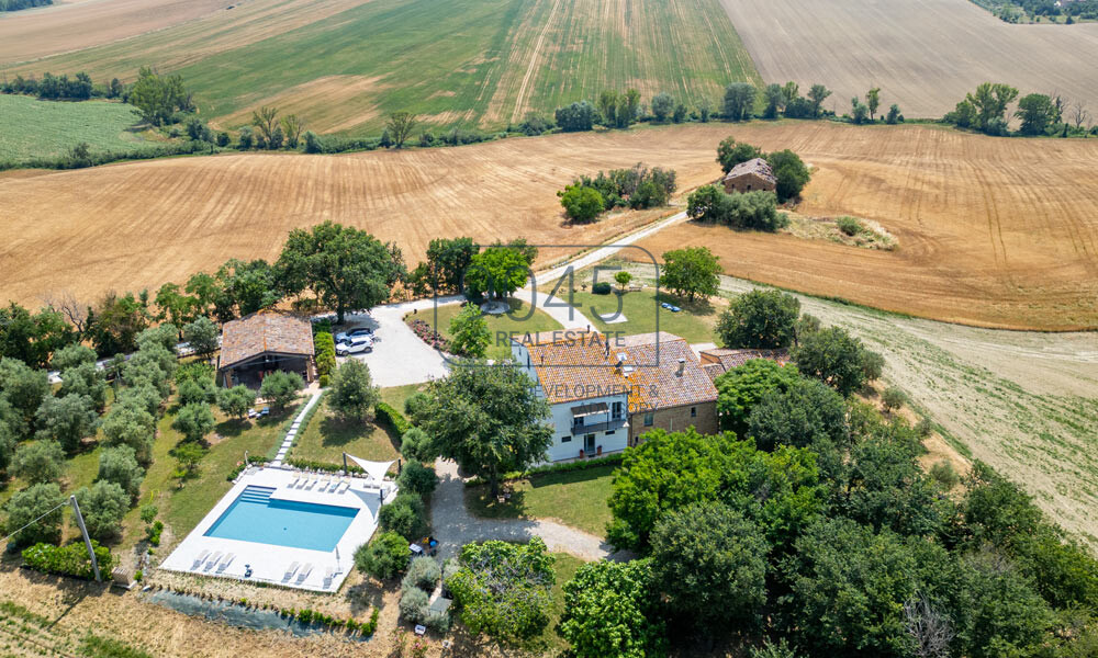 Charmantes Landhaus mit 4 Apartments und Panoramablick in Belvedere Ostrense – Marken