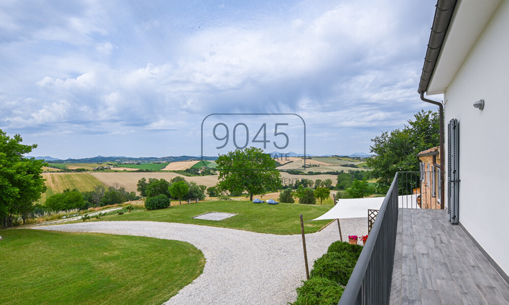 Charmantes Landhaus mit 4 Apartments und Panoramablick in Belvedere Ostrense – Marken