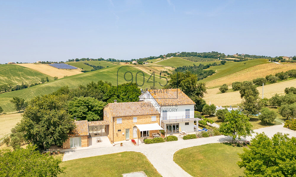 Charmantes Landhaus mit 4 Apartments und Panoramablick in Belvedere Ostrense – Marken