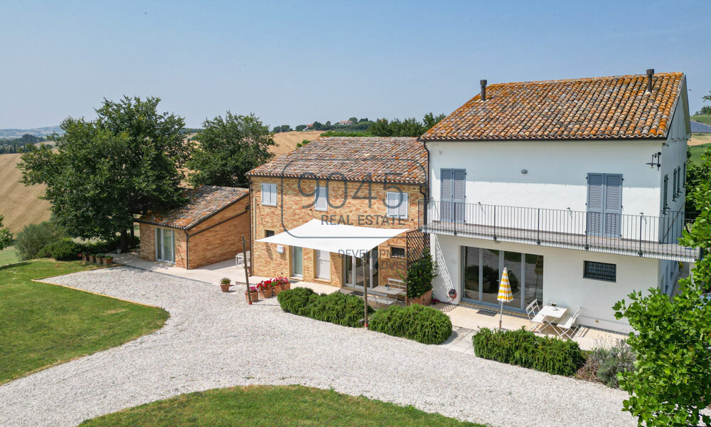 Charmantes Landhaus mit 4 Apartments und Panoramablick in Belvedere Ostrense – Marken