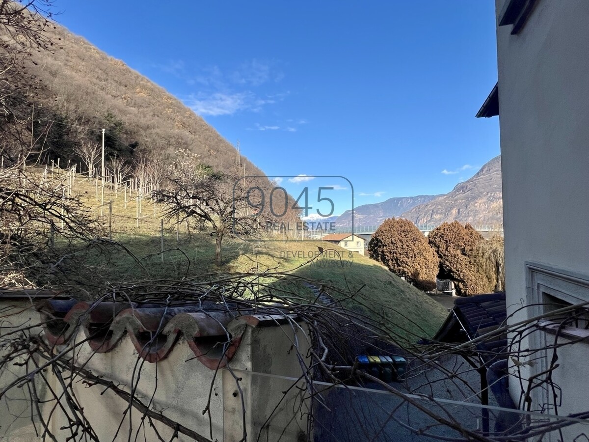 Altbauvilla mit großzügigem Privatgrundstück in Pfatten - Südtirol