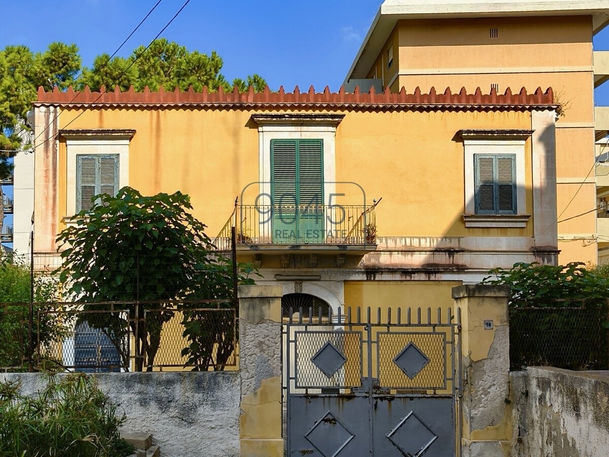Historische Stadtvilla aus dem späten 19. Jahrhundert im Herzen von Siracusa - Sizilien