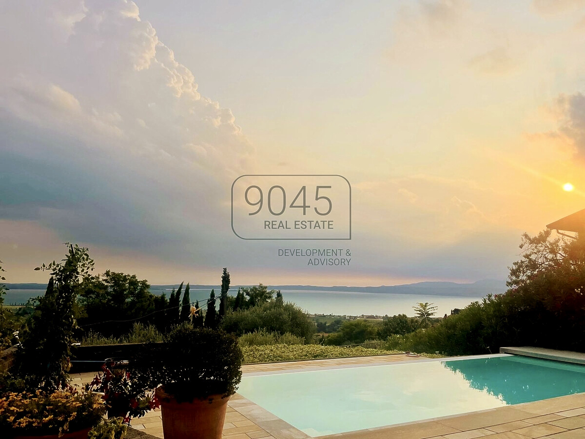 Exklusive Traumvilla mit unvergleichlicher Panorama-Seesicht in Cavaion - Gardasee