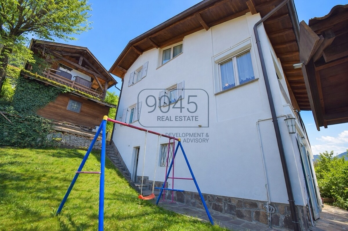 Großzügige Villa mit Privatgarten, unabhängiger Dependance und Gemeinschaftspool 