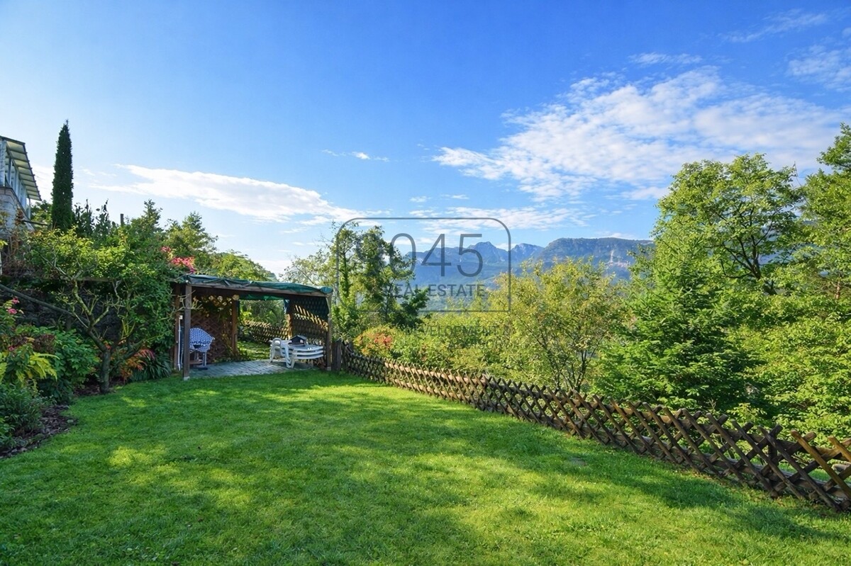 Großzügige Villa mit Privatgarten, unabhängiger Dependance und Gemeinschaftspool 