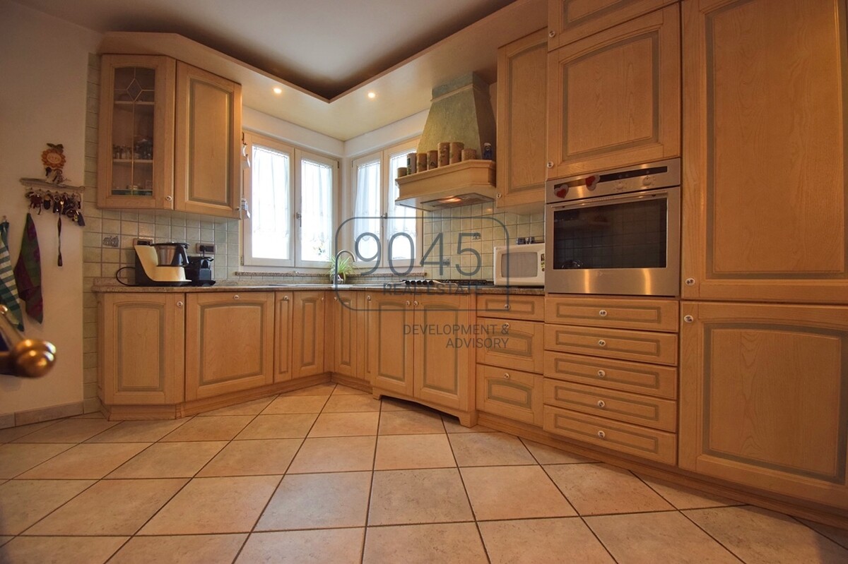 Großzügige Villa mit Privatgarten, unabhängiger Dependance und Gemeinschaftspool 