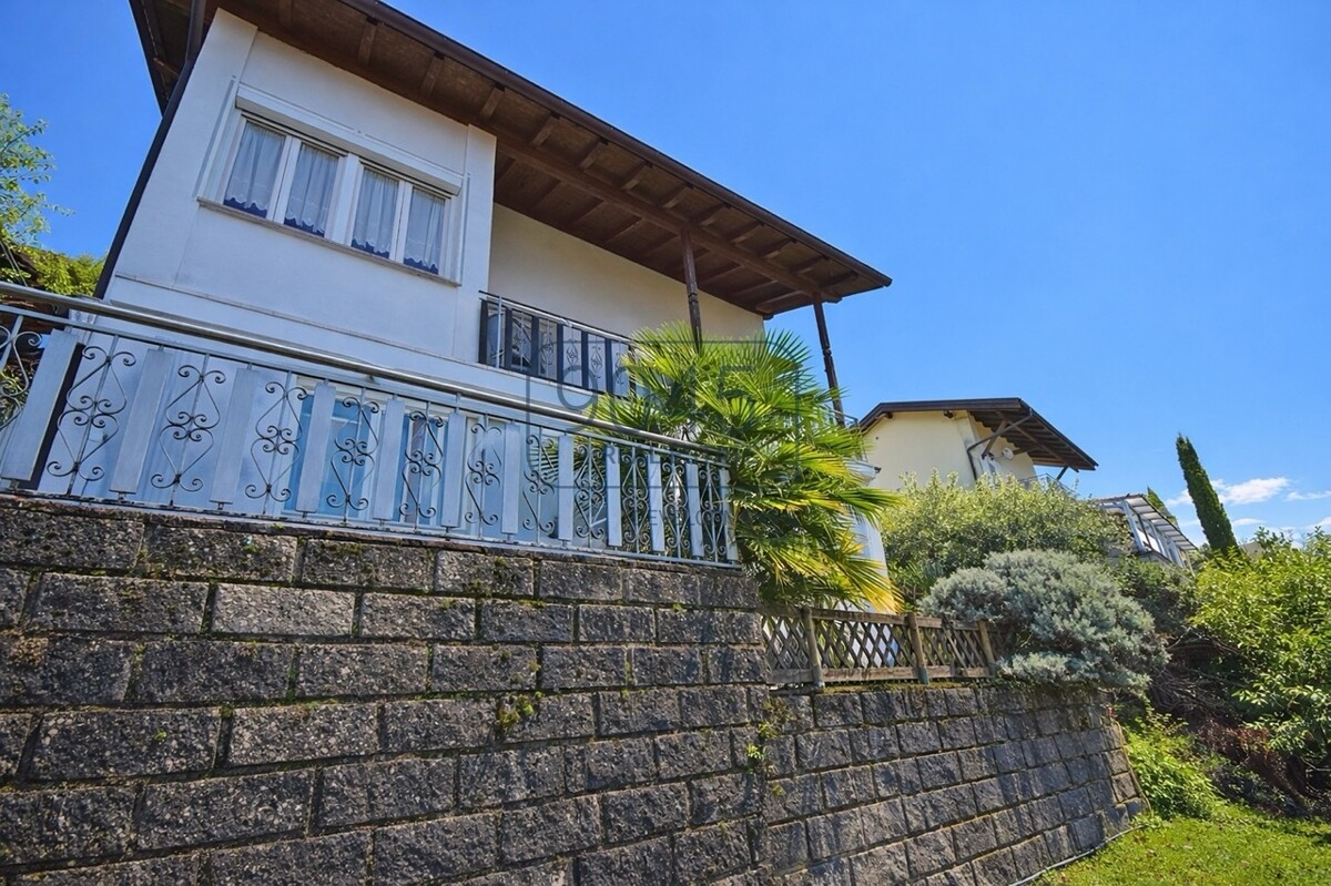 Großzügige Villa mit Privatgarten, unabhängiger Dependance und Gemeinschaftspool 