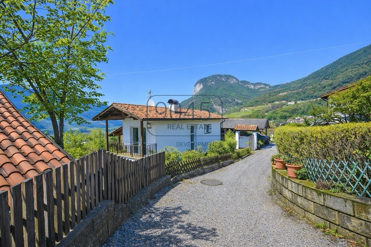 Großzügige Villa mit Privatgarten, unabhängiger Dependance und Gemeinschaftspool 