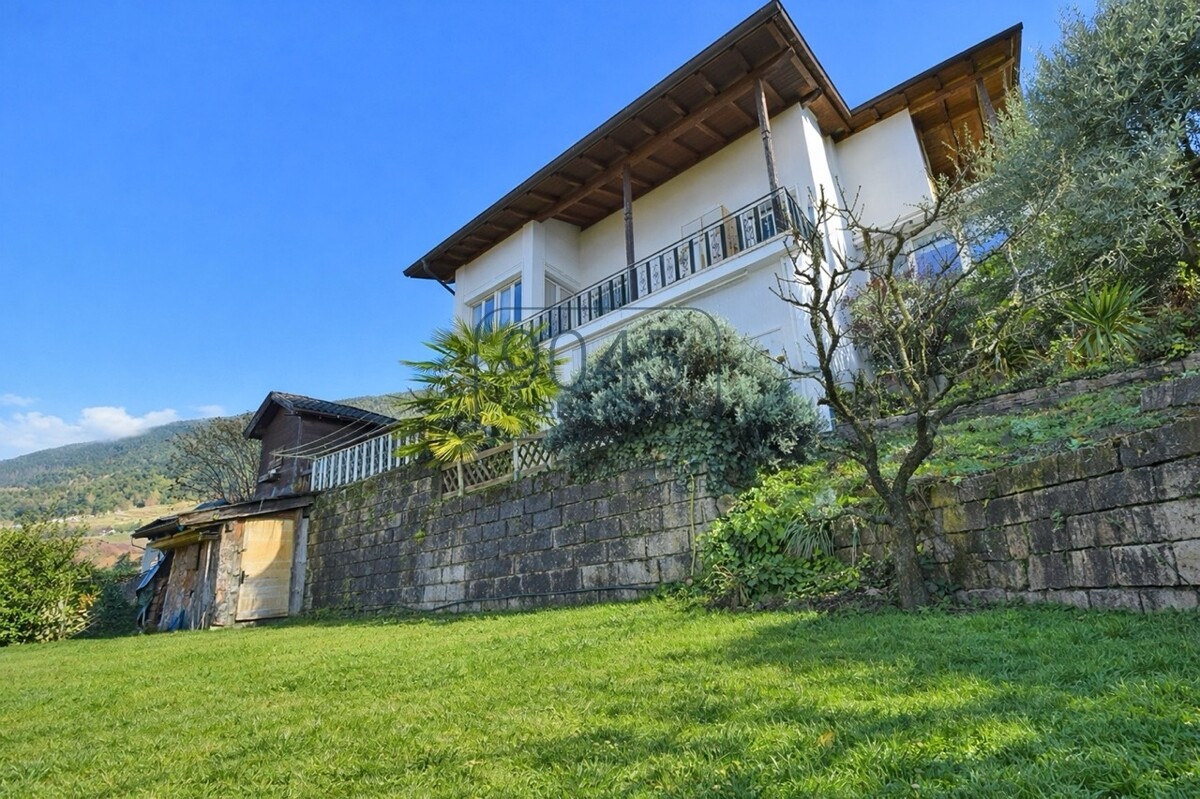 Großzügige Villa mit Privatgarten, unabhängiger Dependance und Gemeinschaftspool 