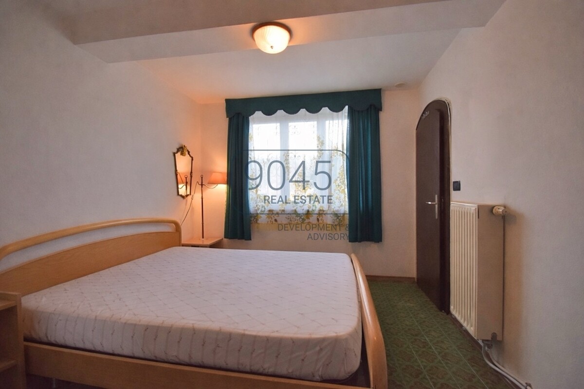 Großzügige Villa mit Privatgarten, unabhängiger Dependance und Gemeinschaftspool 