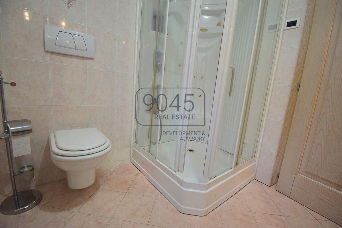 Großzügige Villa mit Privatgarten, unabhängiger Dependance und Gemeinschaftspool 