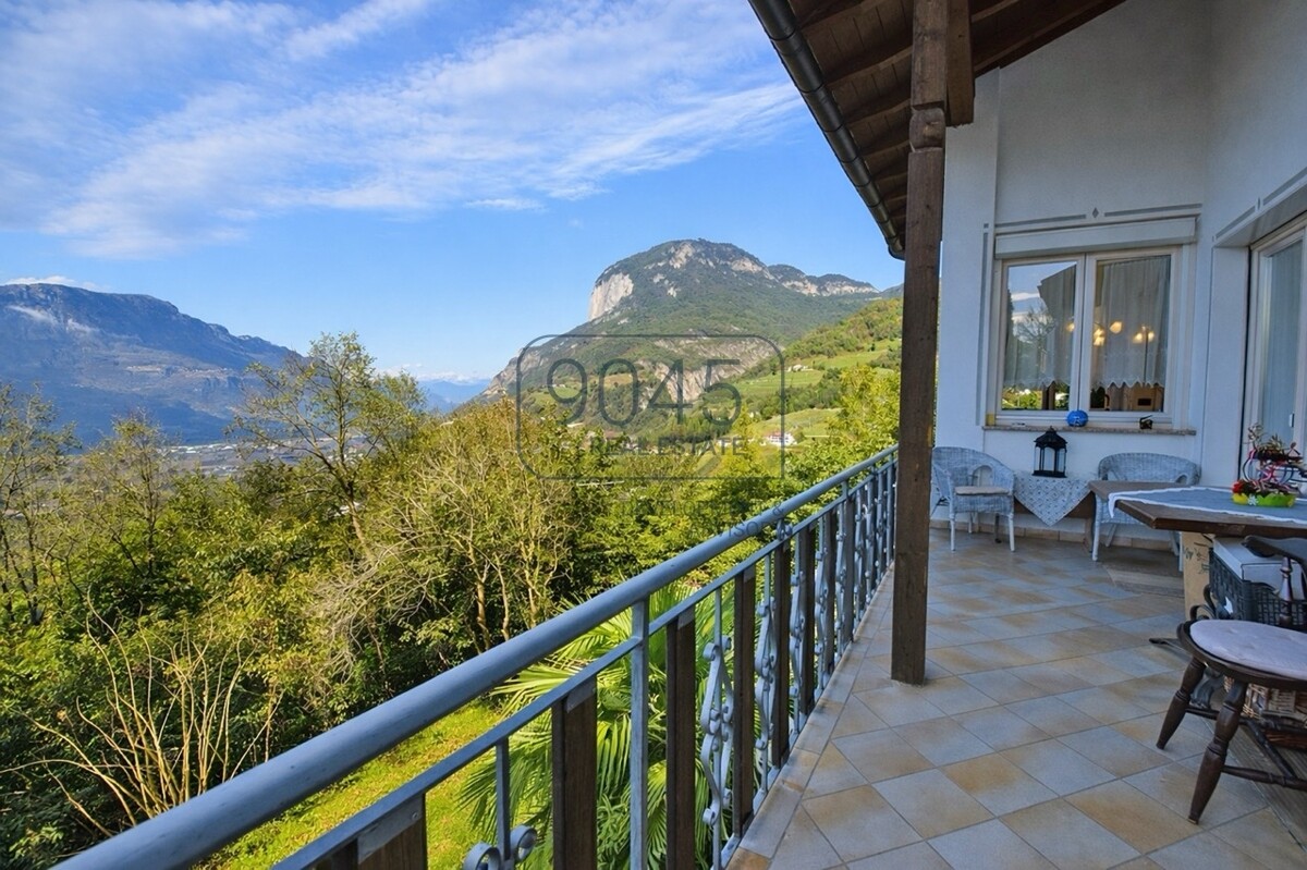 Großzügige Villa mit Privatgarten, unabhängiger Dependance und Gemeinschaftspool 