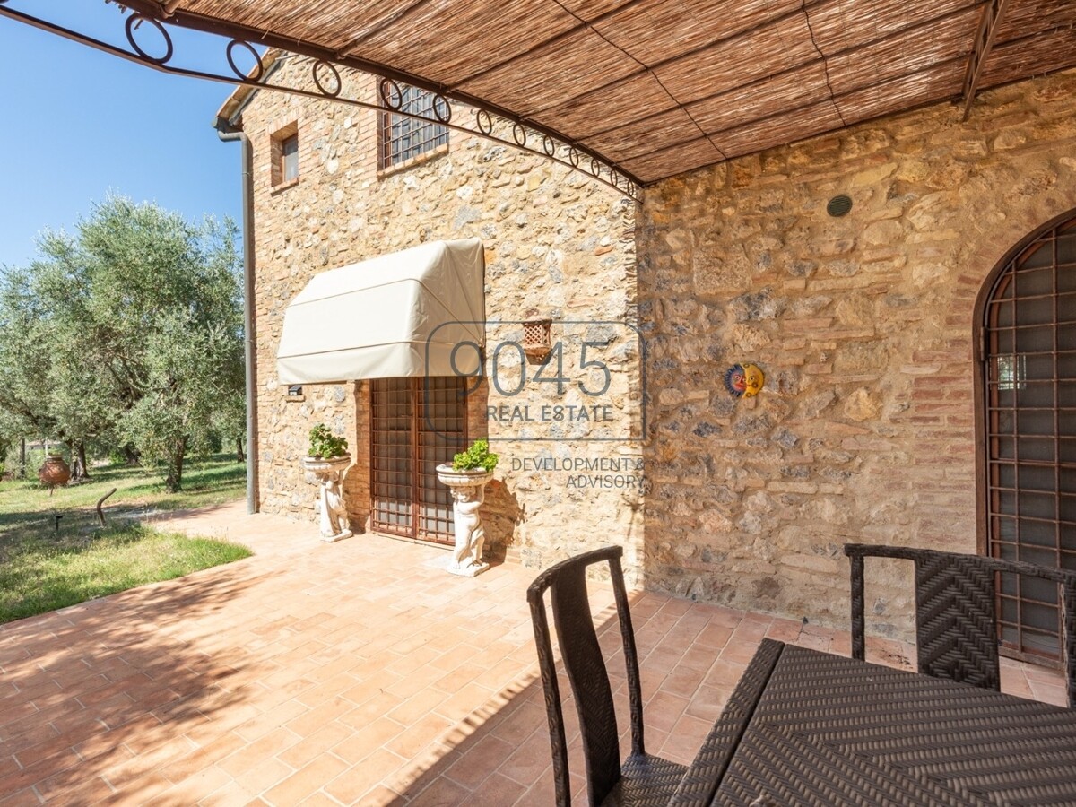 Exklusives toskanisches Landhaus mit Panoramablick auf die Türme von San Gimignano