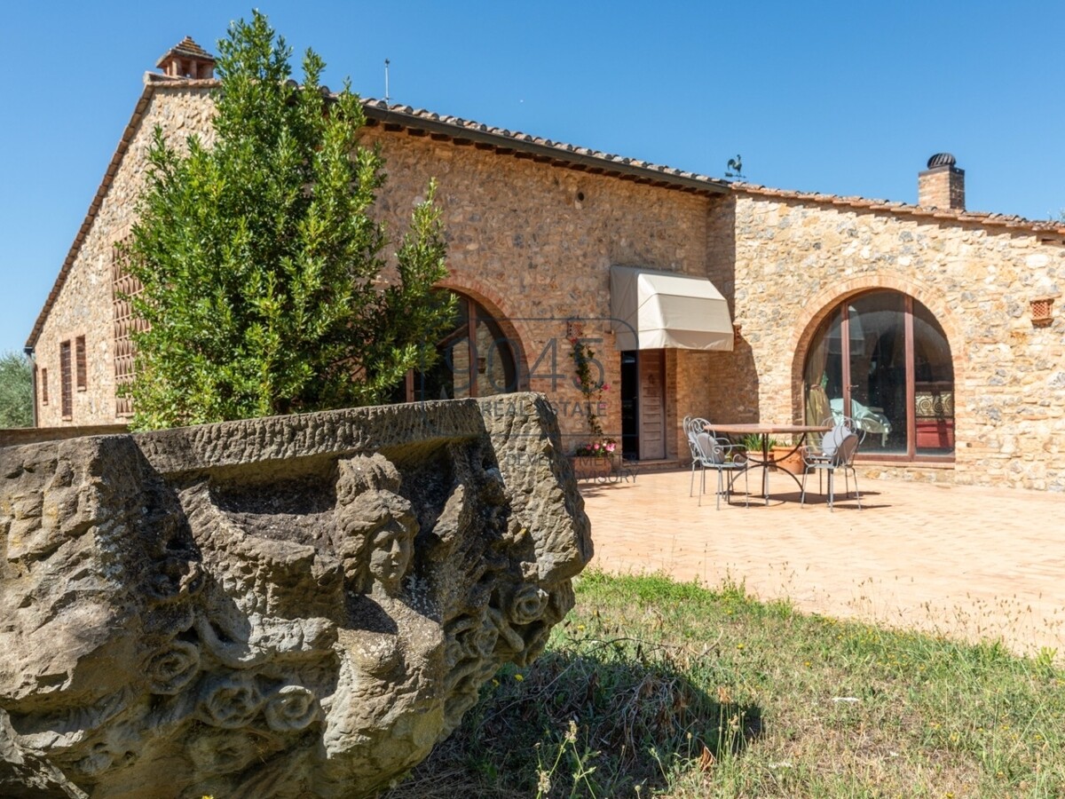 Exklusives toskanisches Landhaus mit Panoramablick auf die Türme von San Gimignano