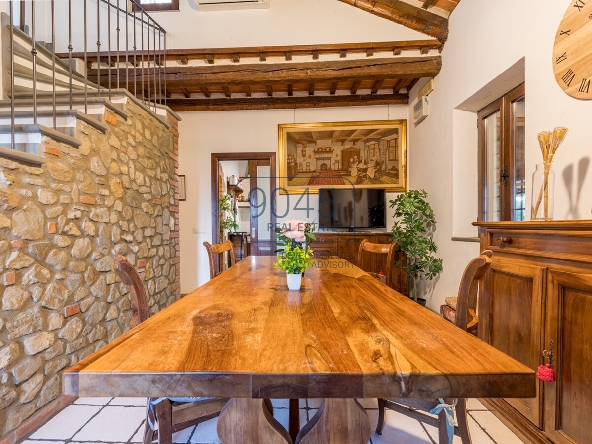 Elegantes Natursteinhaus mit Panoramaterrasse am Tor zur Val d'Orcia