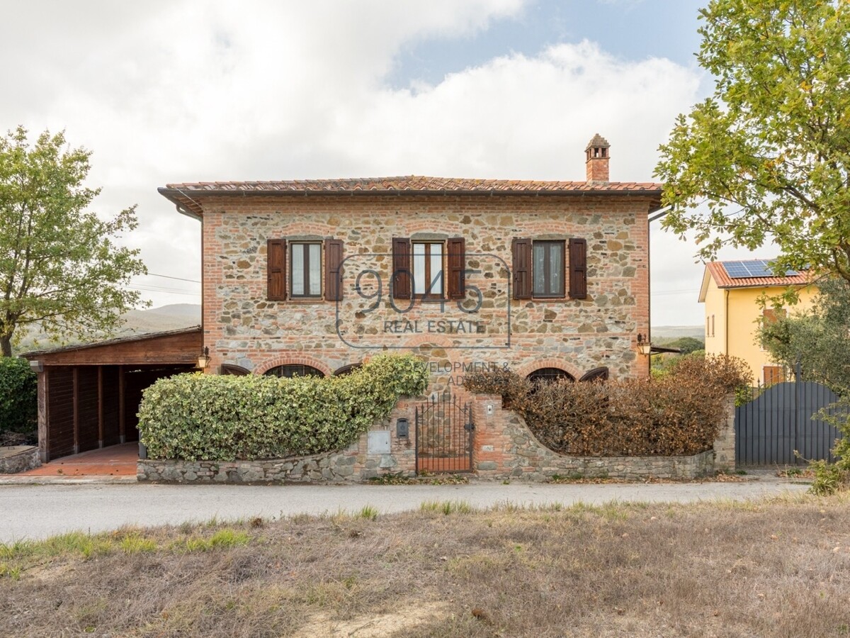 Elegantes Natursteinhaus mit Panoramaterrasse am Tor zur Val d'Orcia