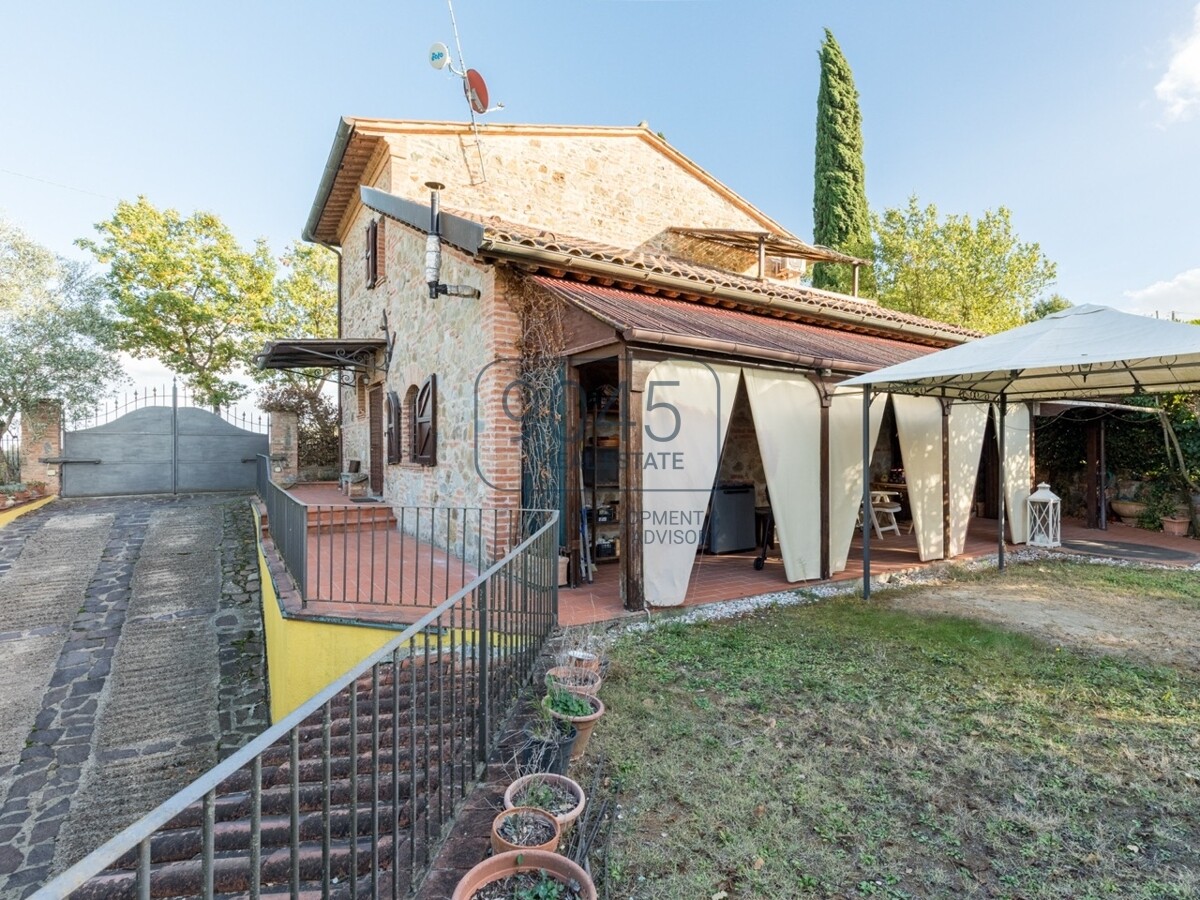 Elegantes Natursteinhaus mit Panoramaterrasse am Tor zur Val d'Orcia