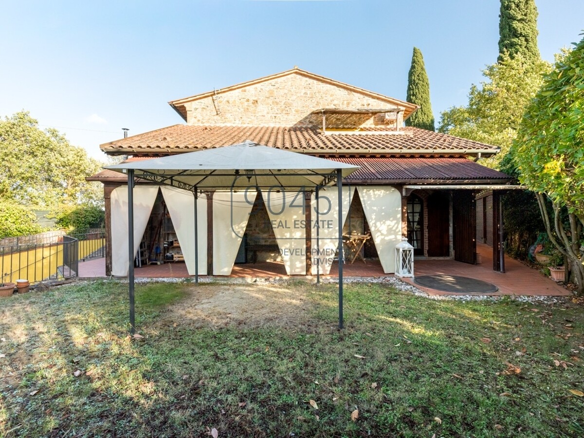 Elegantes Natursteinhaus mit Panoramaterrasse am Tor zur Val d'Orcia