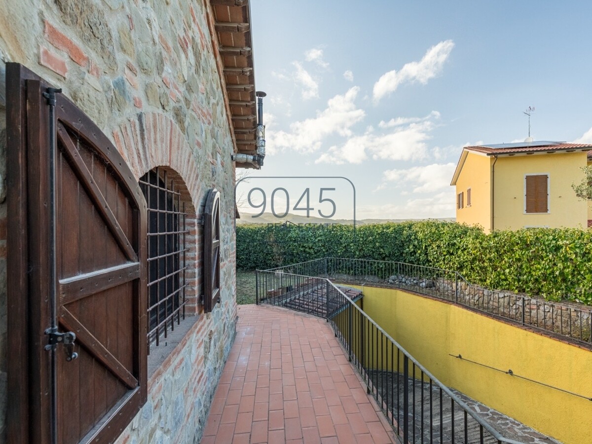 Elegantes Natursteinhaus mit Panoramaterrasse am Tor zur Val d'Orcia