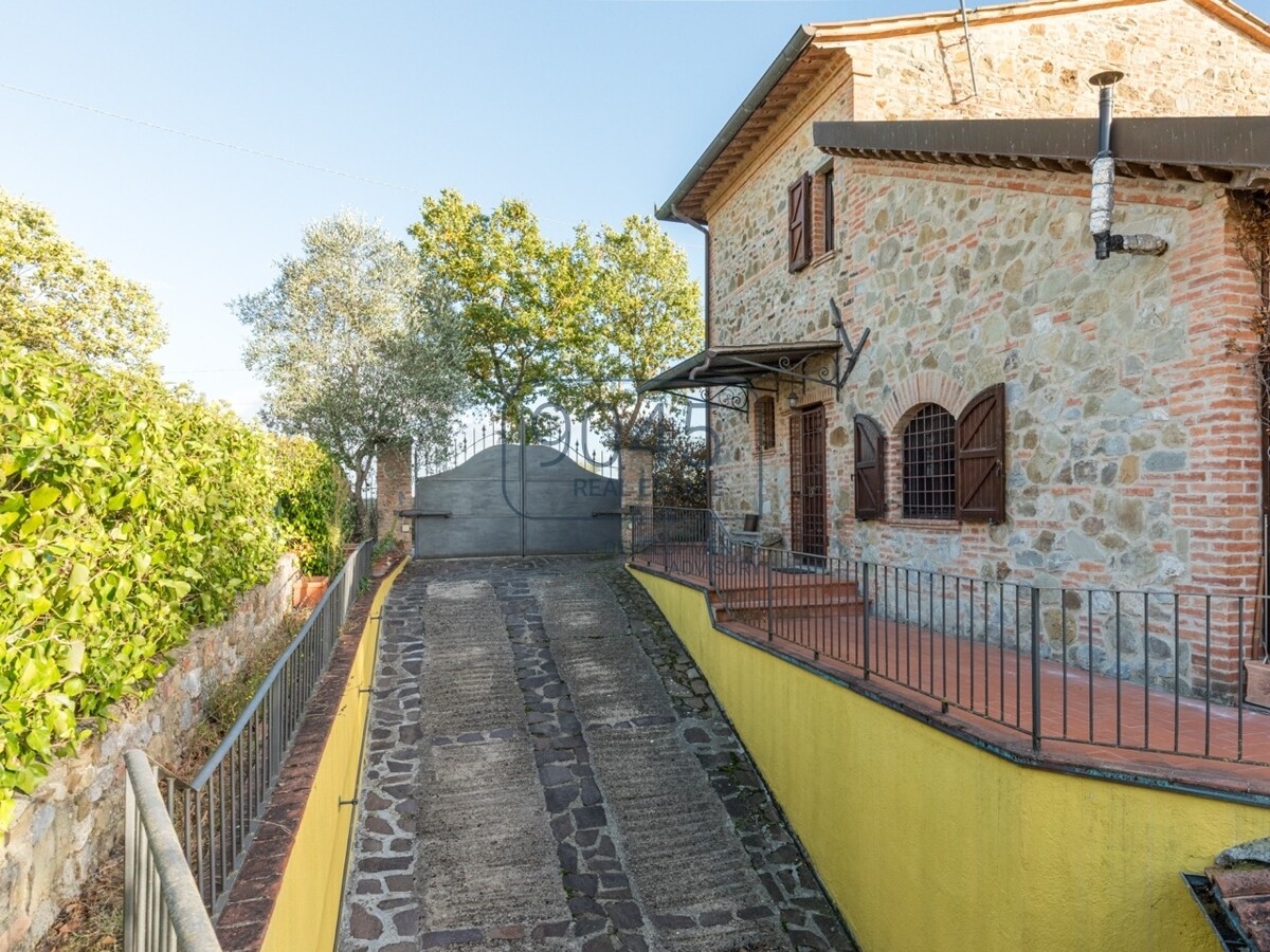 Elegantes Natursteinhaus mit Panoramaterrasse am Tor zur Val d'Orcia