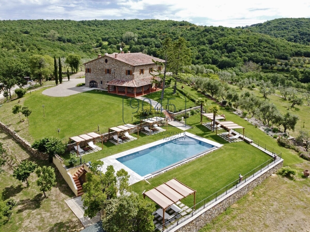 12 Hektar grosser Landsitz mit Panoramaausblick, Pool in Val di Chiana