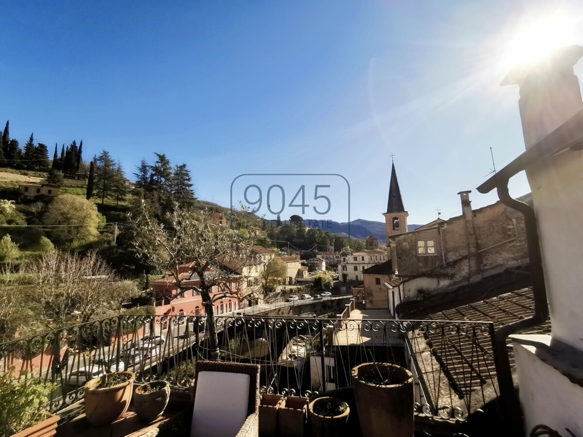 Charmante Ferienwohnung mit ligurischem Flair in Borgomaro