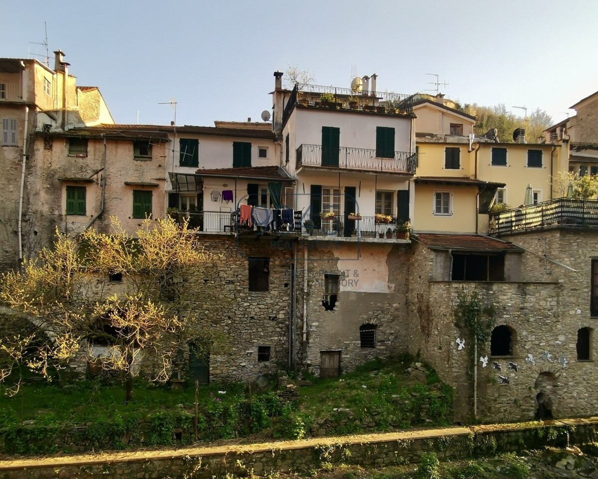 Charmante Ferienwohnung mit ligurischem Flair in Borgomaro