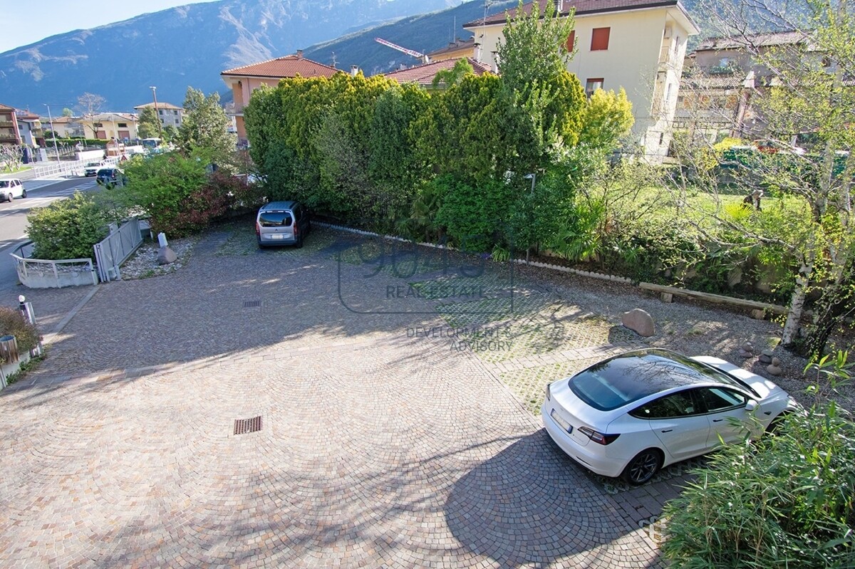 Moderne Gewerbeimmobilie in Top-Lage von Ala