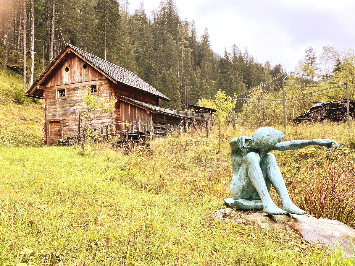 Almhütte (Mühle) mit historischem Charakter in den Dolomiten – Südtirol