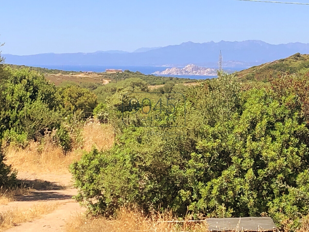 Exklusiver „Stazzo Gallurese“ mit Meerblick und großem Naturgrundstück – Aglientu