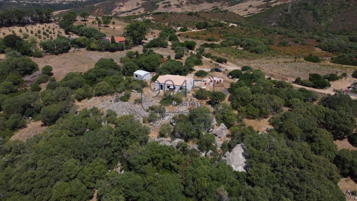 Exklusiver „Stazzo Gallurese“ mit Meerblick und großem Naturgrundstück – Aglientu