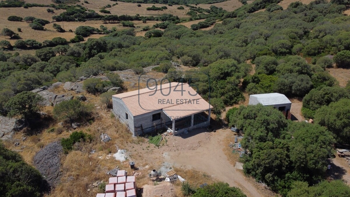 Exklusiver „Stazzo Gallurese“ mit Meerblick und großem Naturgrundstück – Aglientu