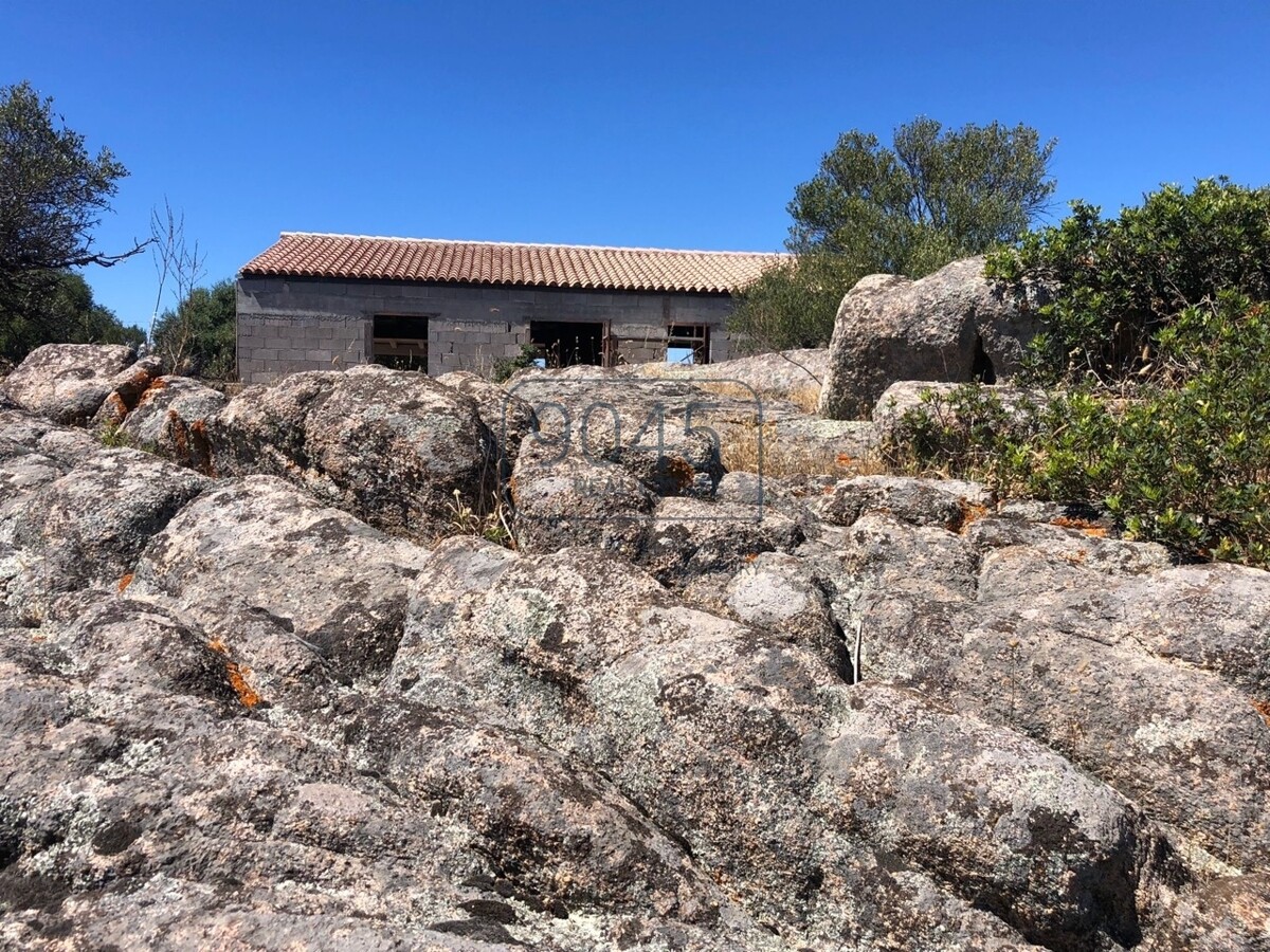 Exklusiver „Stazzo Gallurese“ mit Meerblick und großem Naturgrundstück – Aglientu