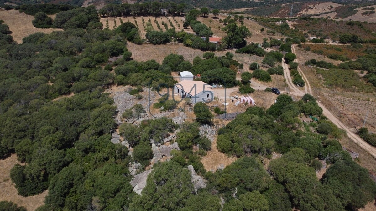 Exklusiver „Stazzo Gallurese“ mit Meerblick und großem Naturgrundstück – Aglientu