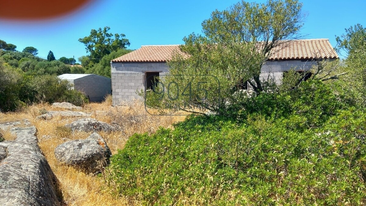 Exklusiver „Stazzo Gallurese“ mit Meerblick und großem Naturgrundstück – Aglientu