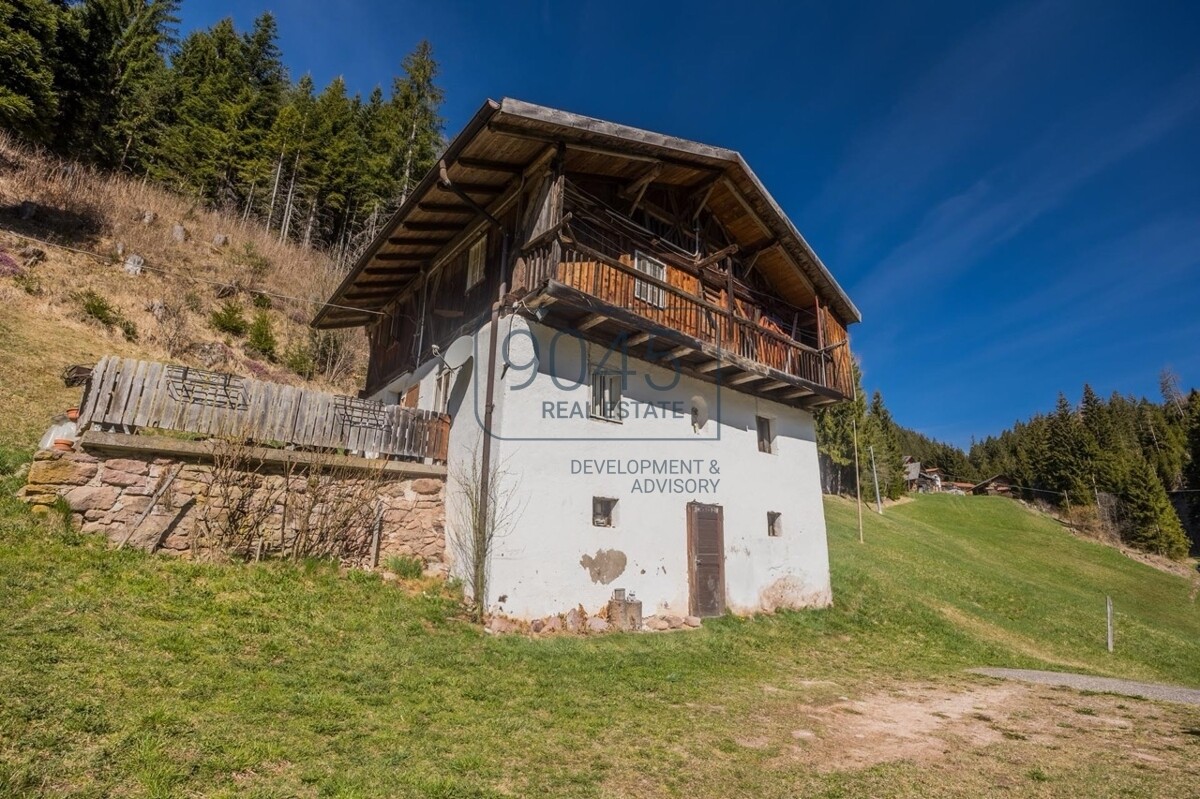 Charmanter Bergbauernhof mit großem Grundstück in Alleinlage in Jenesien