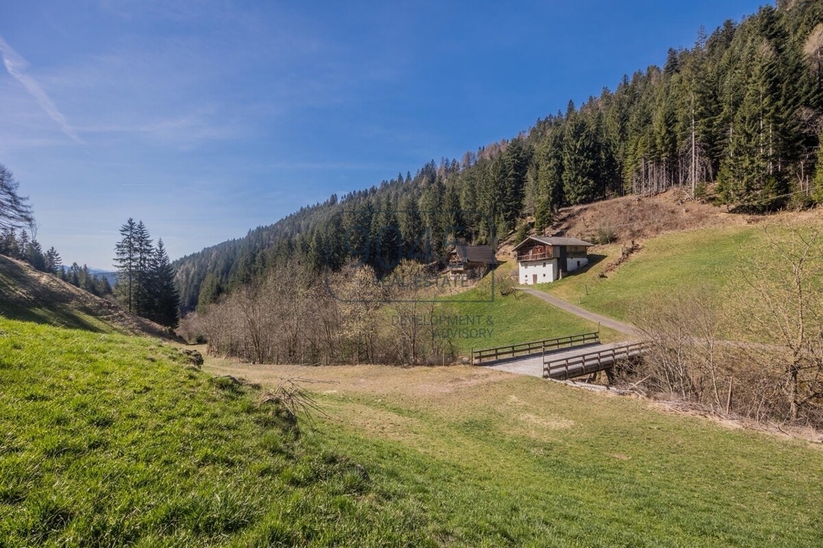 Charmanter Bergbauernhof mit großem Grundstück in Alleinlage in Jenesien