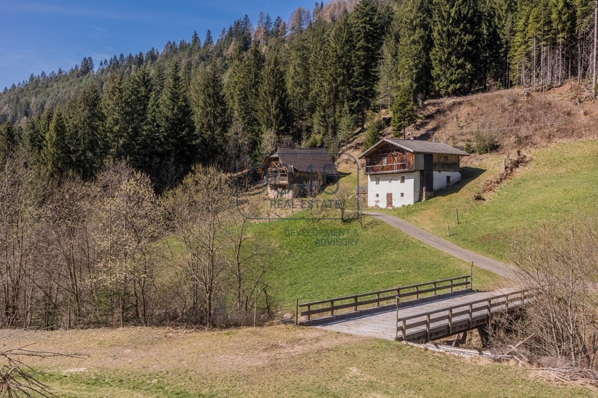 Charmanter Bergbauernhof mit großem Grundstück in Alleinlage in Jenesien