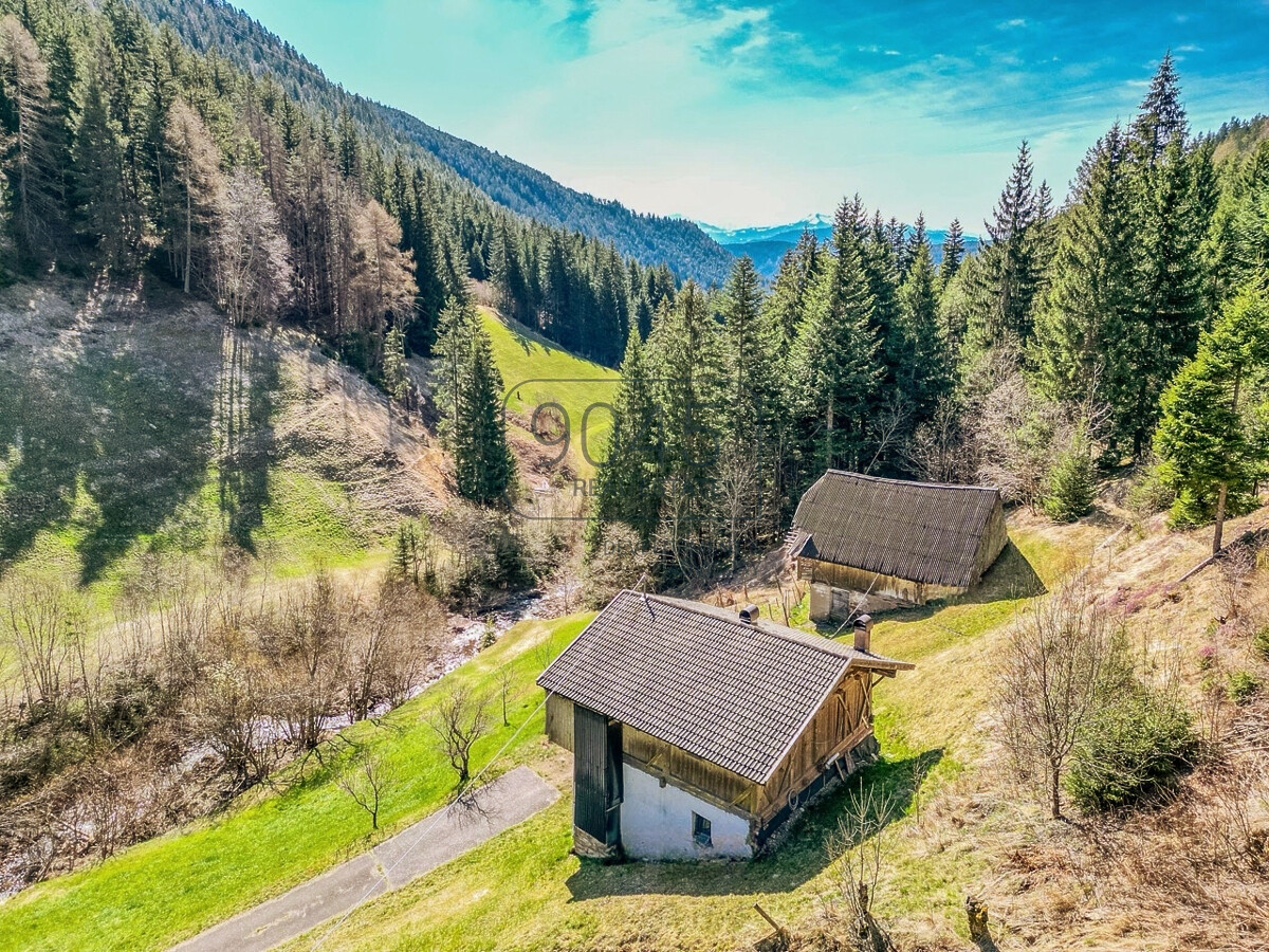 Charmanter Bergbauernhof mit großem Grundstück in Alleinlage in Jenesien